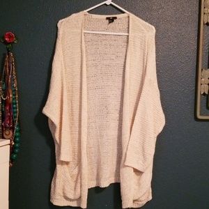 H&M M/L cream sweater.